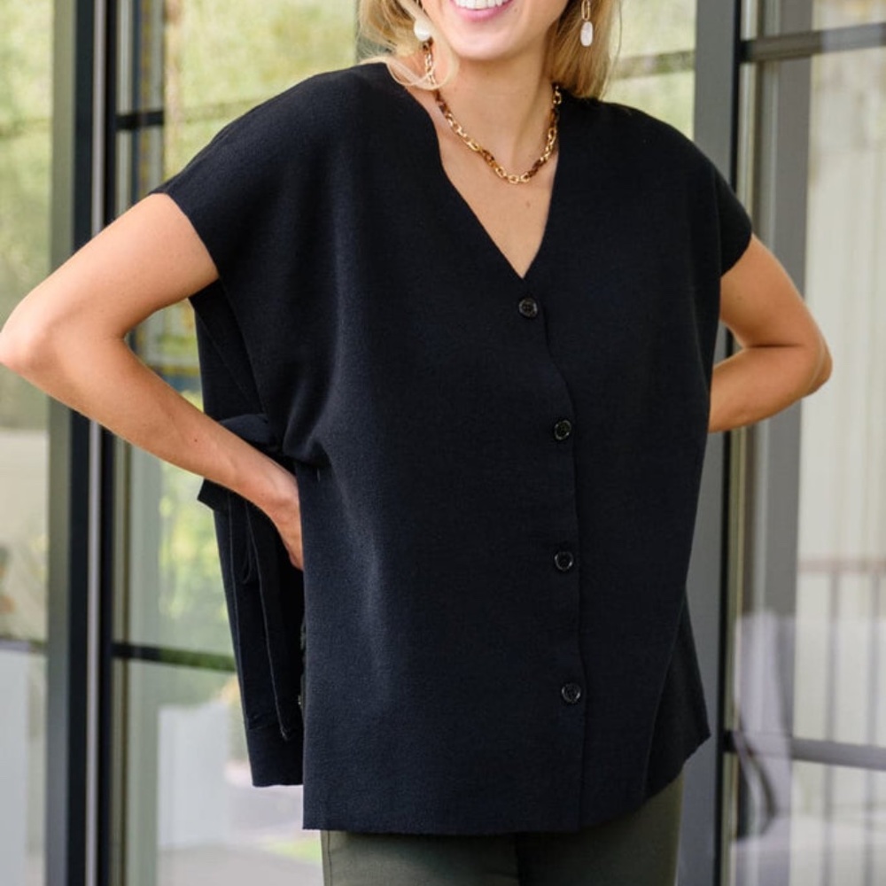 Andree by Unit The Finale Top Sz M/L button front side ties V neck